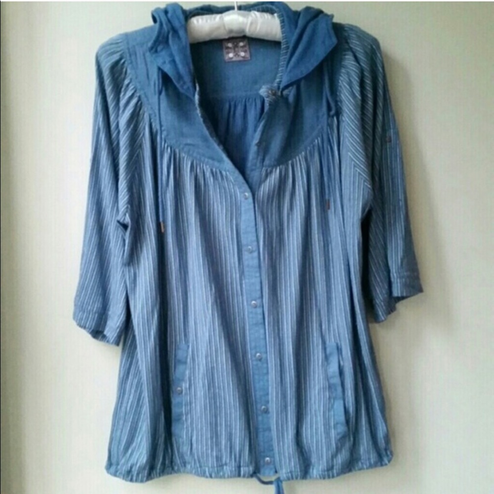 🥀Sale*Free People Blue top w/removable hood Small